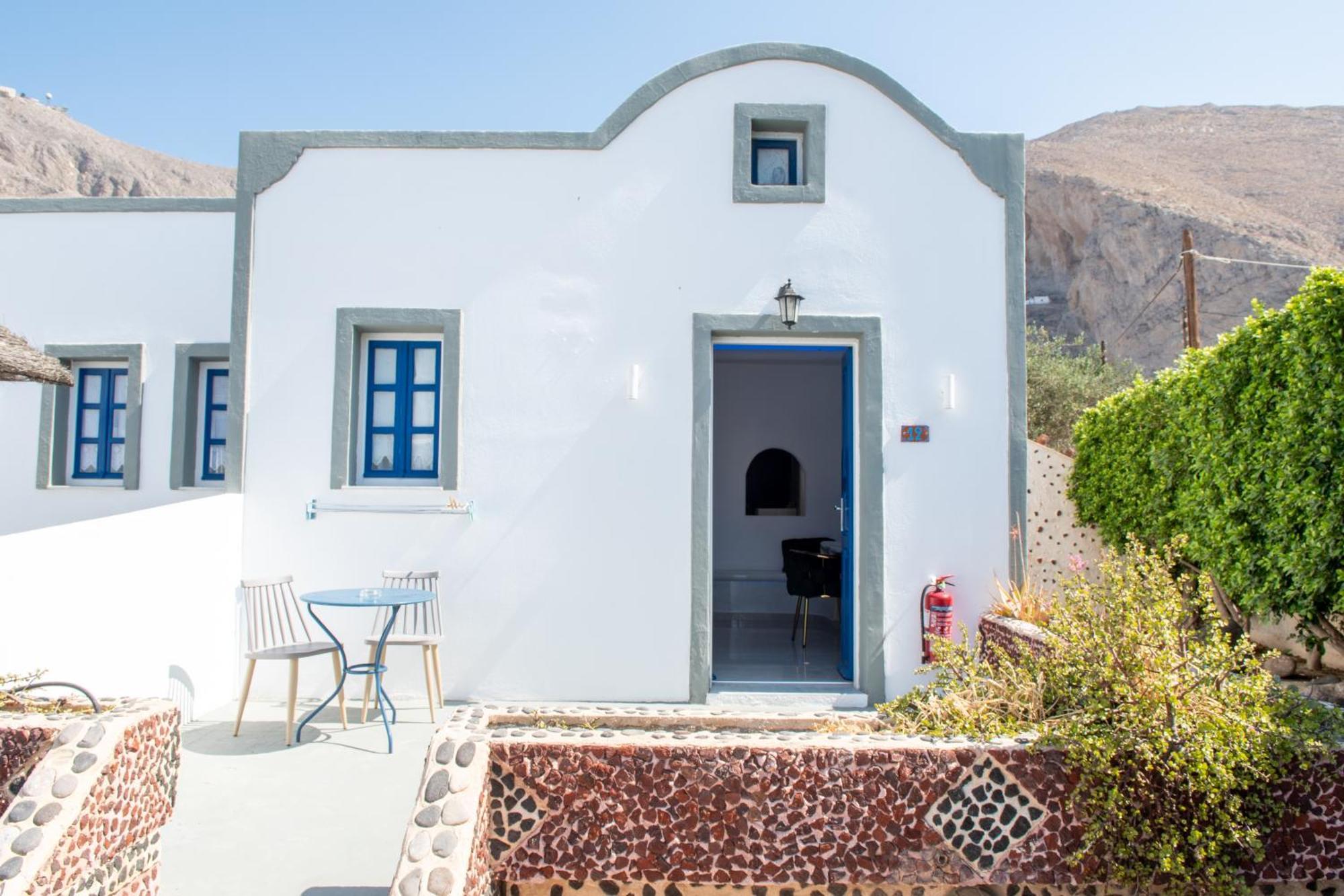 Anezina Villas 2* Perissa (Santorini)