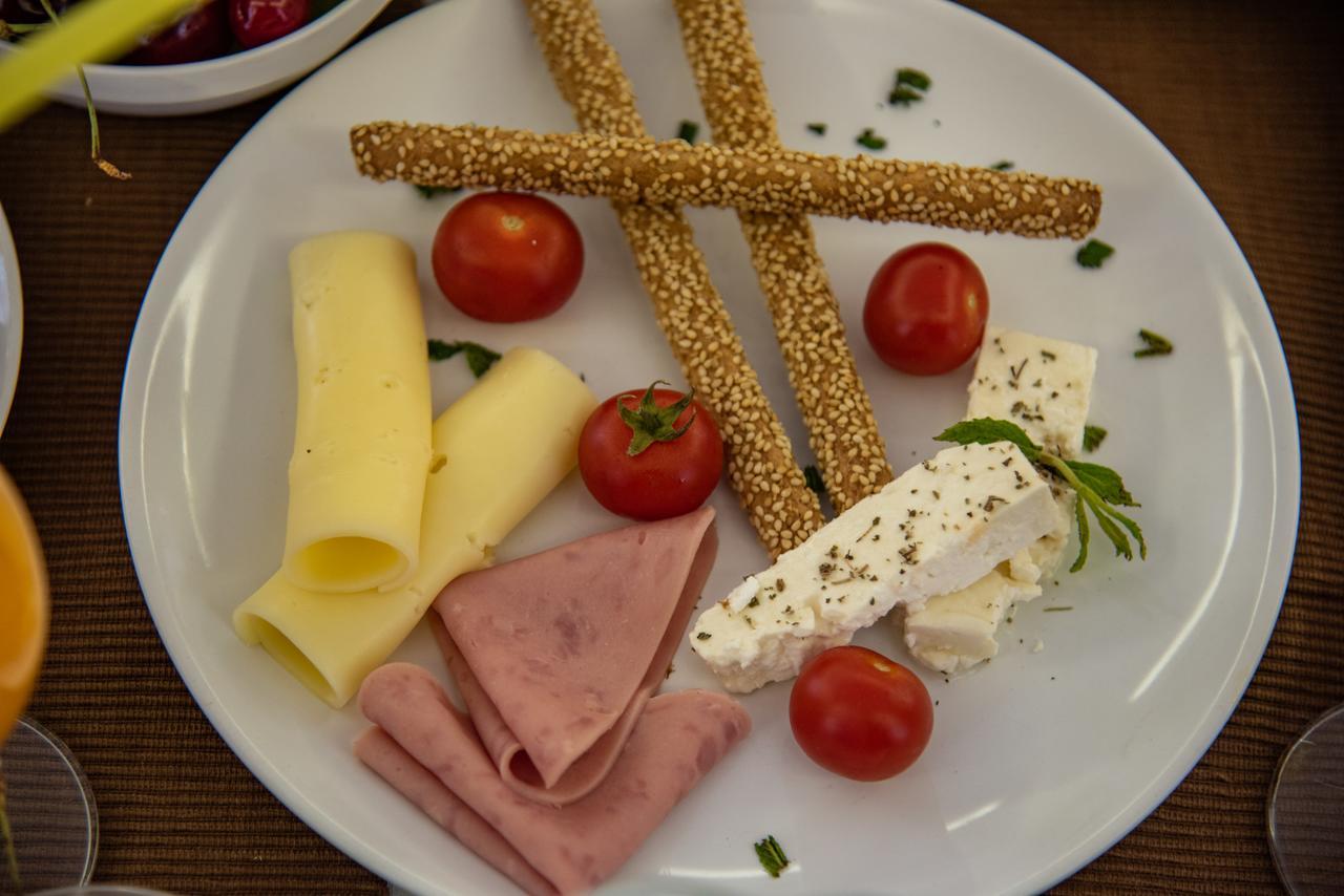 Anezina Aparthotel Perissa (Santorini)